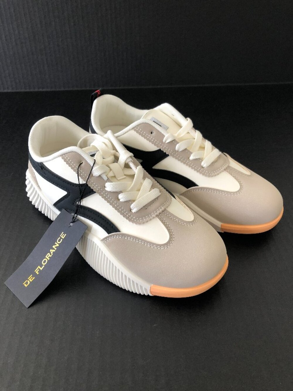 NWT DE FLORENCE Vintage Sneakers Size 8